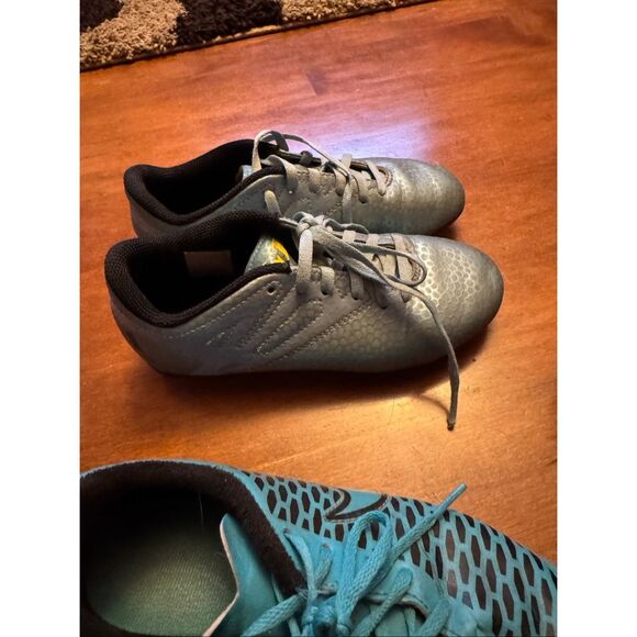 Girls size 1 soccer cleats bundle umbro, Nike - Picture 4 of 4